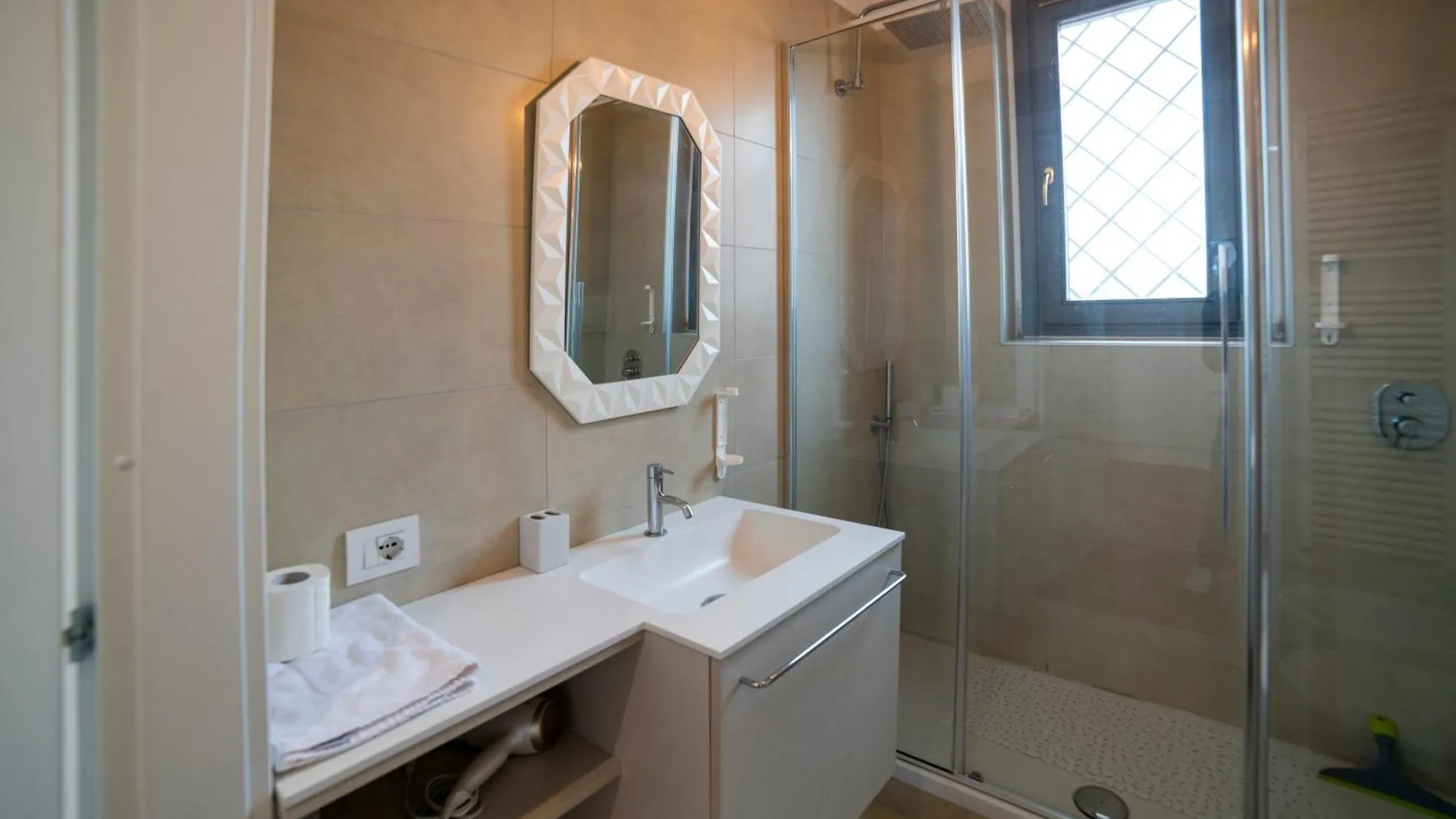 Villa Fenix Milano 0*,